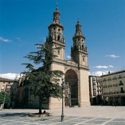 De Catedral de Santa María de la Redonda: Een Meesterwerk van Architectuur en Godsdienstige Pracht!