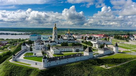  De Kazan Kremlin: Een Fortalezza Van Geschiedenis En Spirituele Pracht!