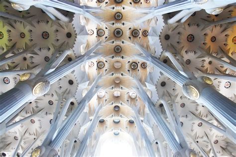  De Sagrada Família: Een architecturale ode aan het goddelijke en een eeuwige bouwput!