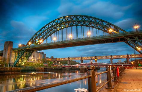  De Tyne Bridge: Een Metaalachtige Boog en Icoon van Industriële Pracht!