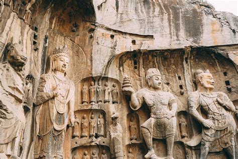  De Betoverende schoonheid van de Longmen Grotten: Een Reis door Tijd en Kunst!