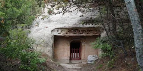 De wonderlijke wereld van de Tianlongshan Grotten: Ontdek een verborgen schat vol religieuze kunst!