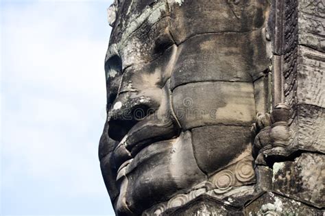 De Huandao Boeddha: Een Gigant met een Glimlach!